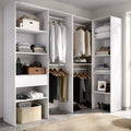 Jolie armoire avec des etageres reglables en hauteur