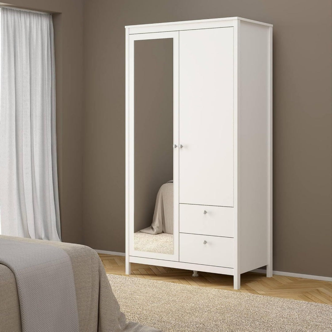 Armoire contemporaine en panneau de particules